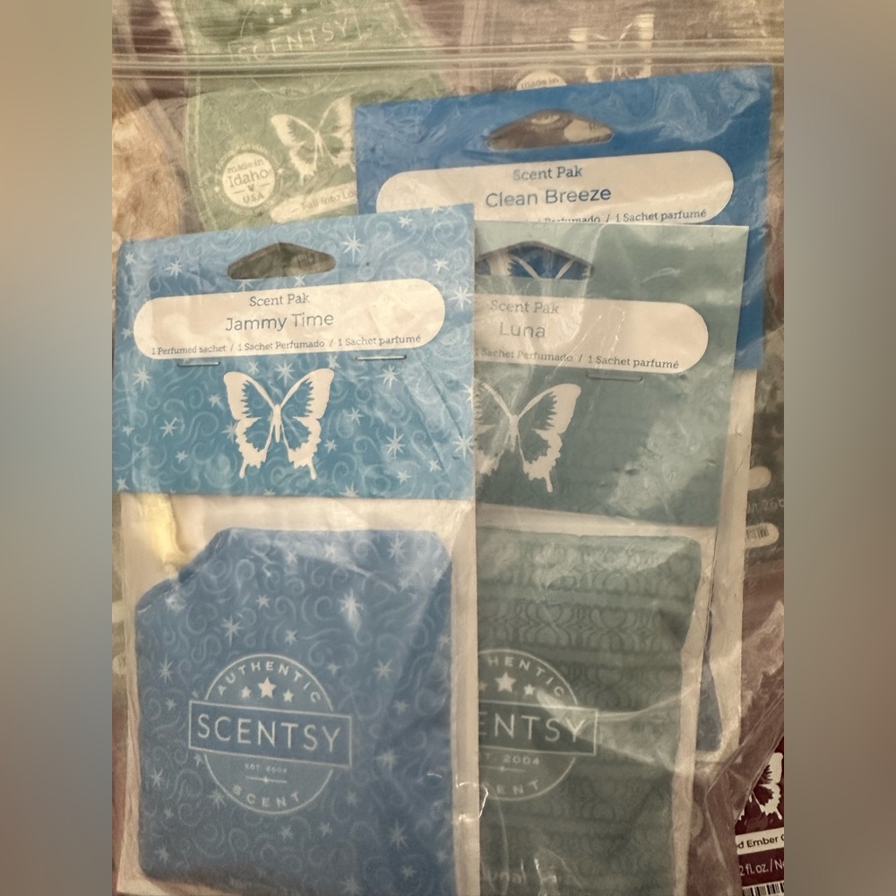 Scentsy Vibrant Wax Melts Collection - Picture 5 of 5